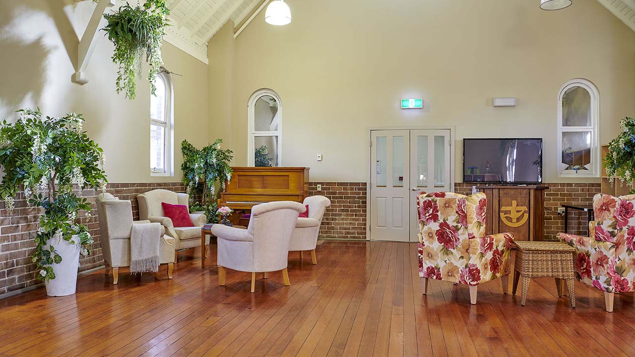 Cosy seating area for watching movies, reading or catching up with friends and family. 