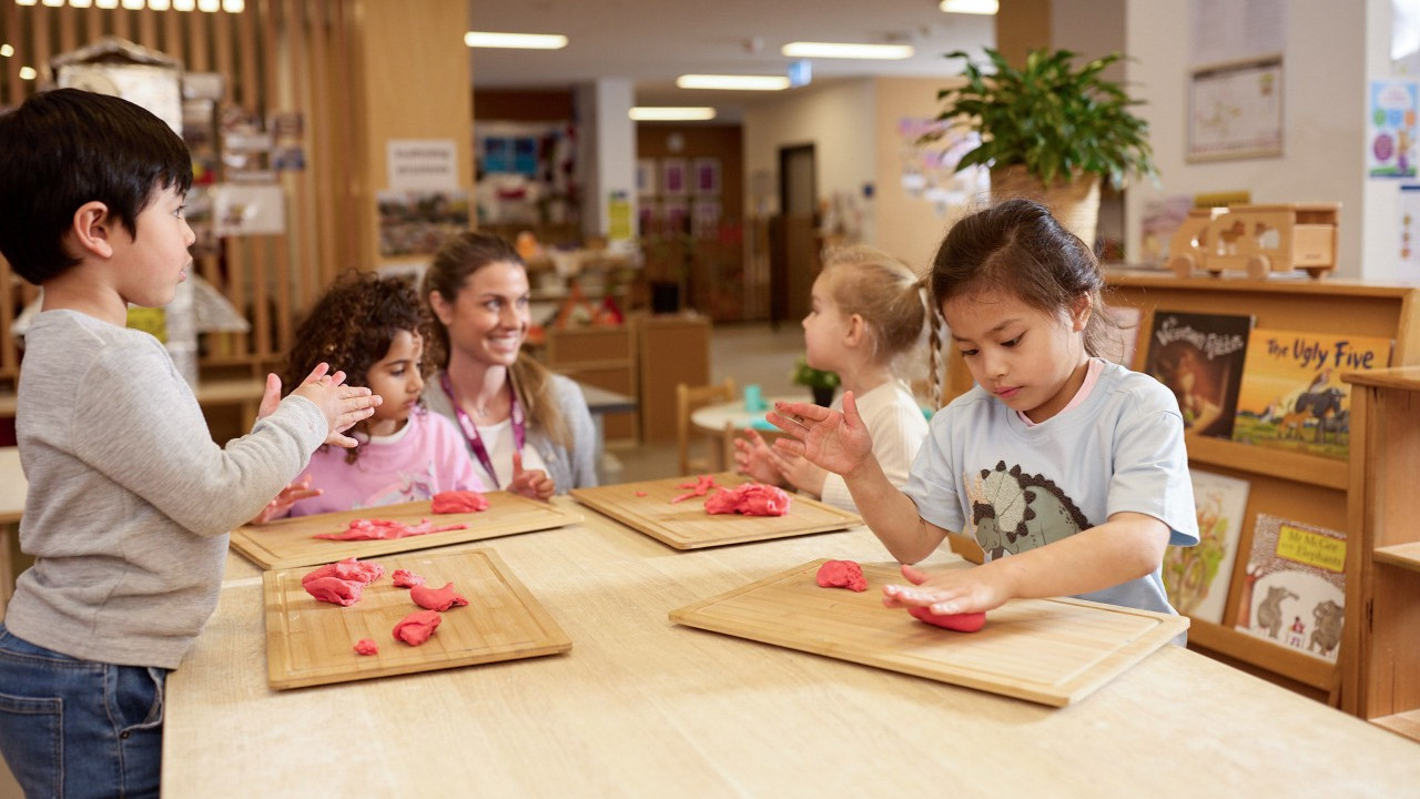 Early childhood teacher educating a group of children